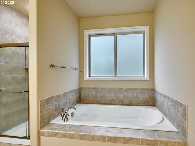 429 TURNBERRY Ave, Woodburn, OR 97071