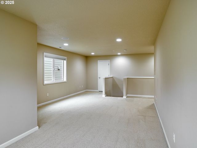 429 TURNBERRY Ave, Woodburn, OR 97071