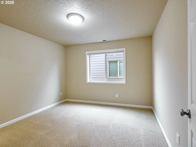 429 TURNBERRY Ave, Woodburn, OR 97071