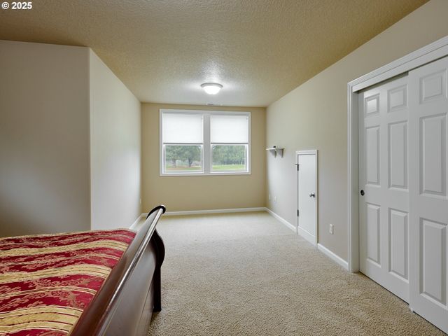 429 TURNBERRY Ave, Woodburn, OR 97071