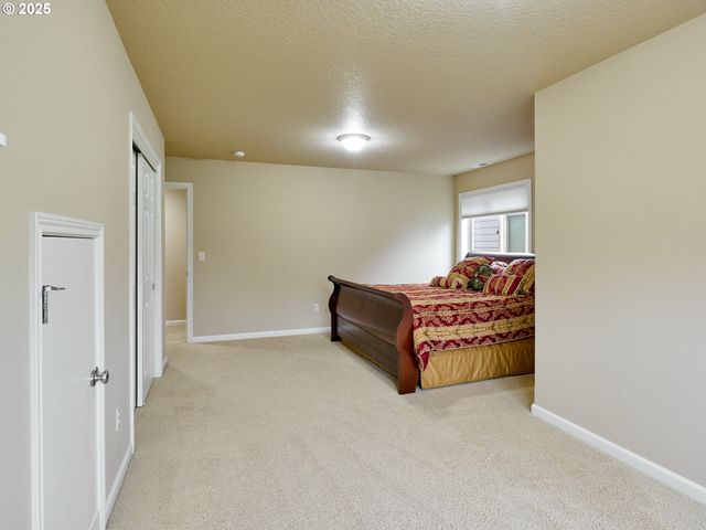 429 TURNBERRY Ave, Woodburn, OR 97071