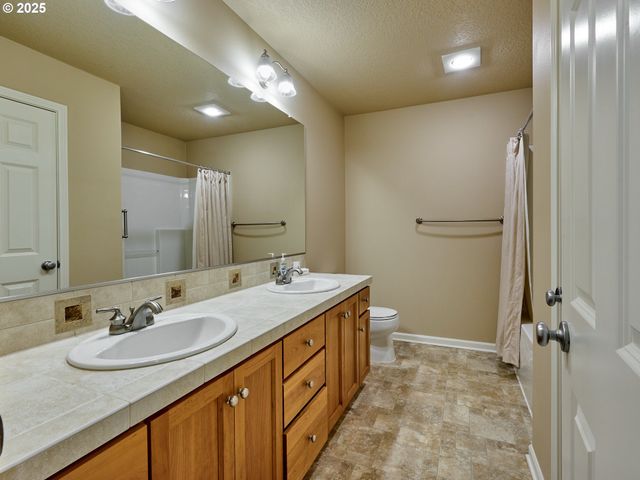 429 TURNBERRY Ave, Woodburn, OR 97071