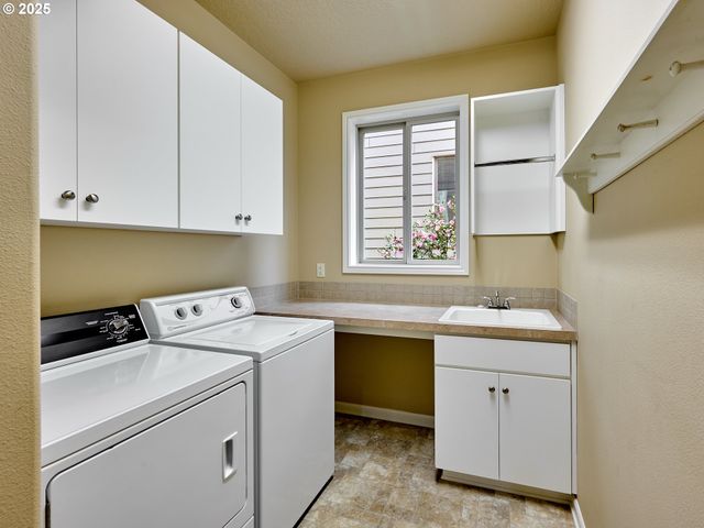 429 TURNBERRY Ave, Woodburn, OR 97071