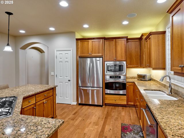 429 TURNBERRY Ave, Woodburn, OR 97071