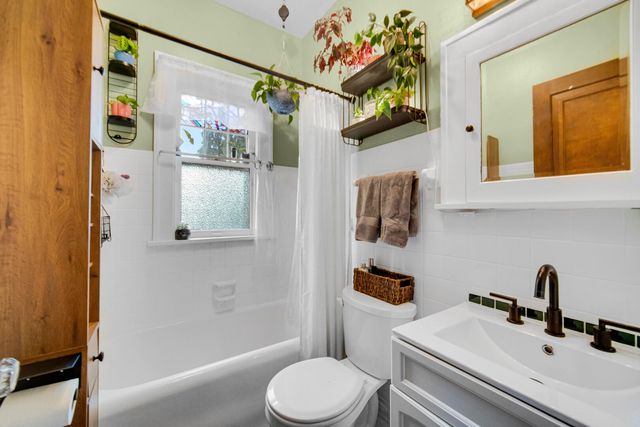 200 N Kelly Street, Hobart, IN 46342