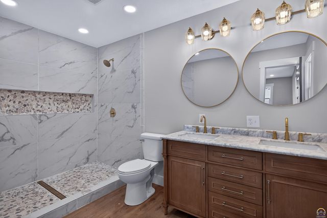 2538 SE 37th ST, Topeka, KS 66605