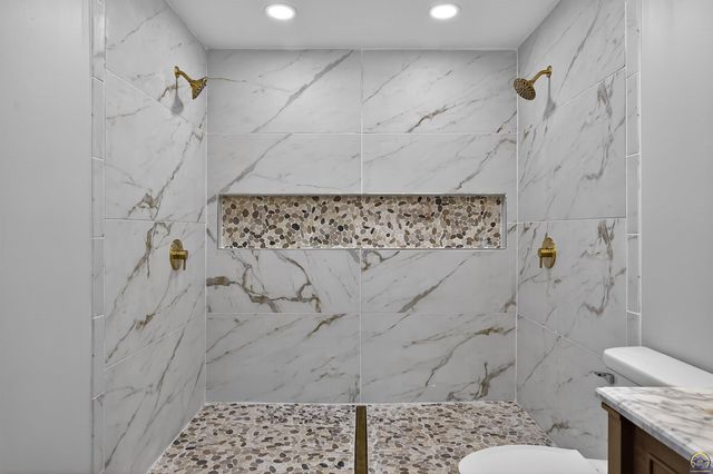 2538 SE 37th ST, Topeka, KS 66605