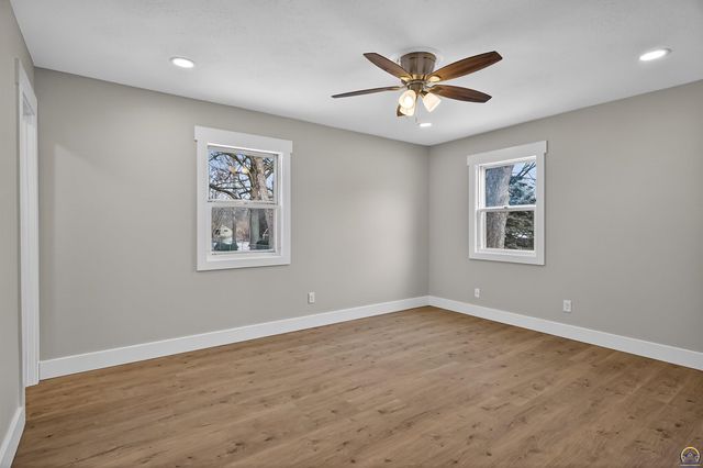 2538 SE 37th ST, Topeka, KS 66605