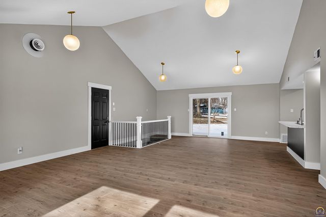 2538 SE 37th ST, Topeka, KS 66605