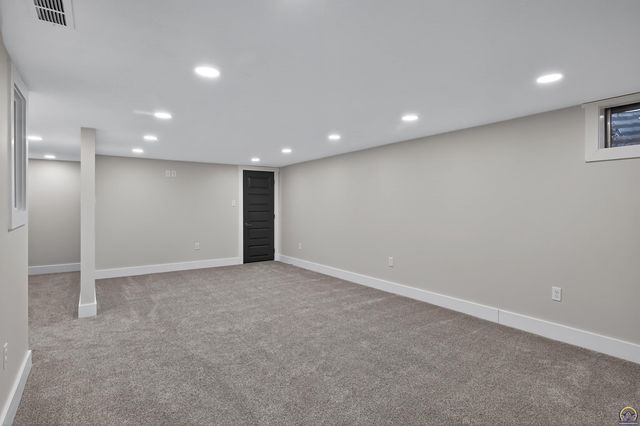 2538 SE 37th ST, Topeka, KS 66605