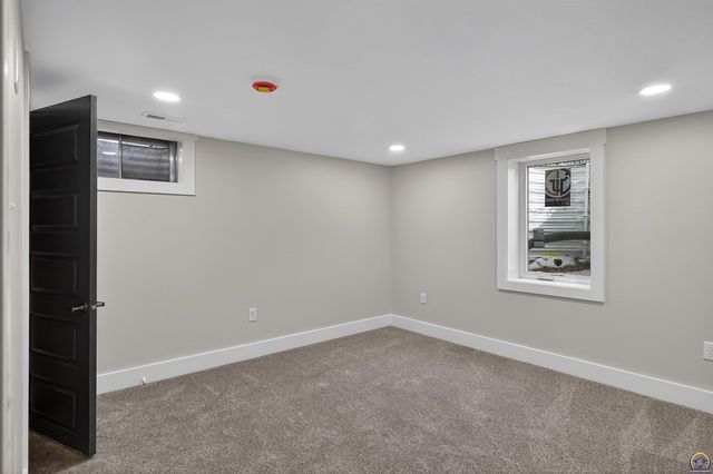 2538 SE 37th ST, Topeka, KS 66605