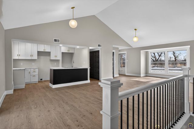 2538 SE 37th ST, Topeka, KS 66605