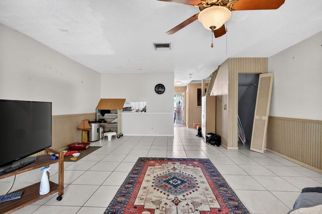 2641 W Gately Dr W W 906, West Palm Beach, FL 33415