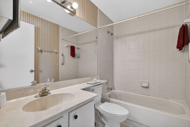 2641 W Gately Dr W W 906, West Palm Beach, FL 33415