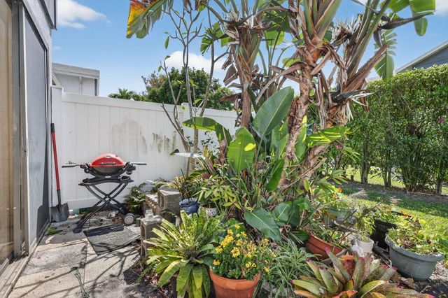 2641 W Gately Dr W W 906, West Palm Beach, FL 33415