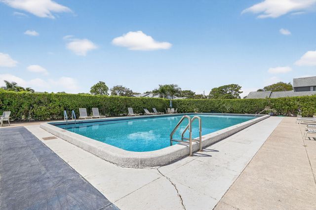 2641 W Gately Dr W W 906, West Palm Beach, FL 33415