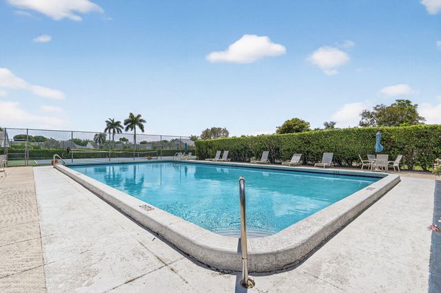 2641 W Gately Dr W W 906, West Palm Beach, FL 33415