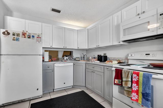 2641 W Gately Dr W W 906, West Palm Beach, FL 33415