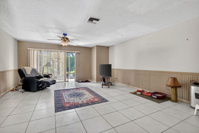 2641 W Gately Dr W W 906, West Palm Beach, FL 33415