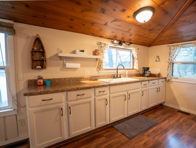 9572 S Oxeye Avenue, Baldwin, MI 49304