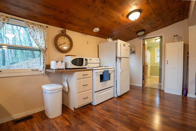9572 S Oxeye Avenue, Baldwin, MI 49304
