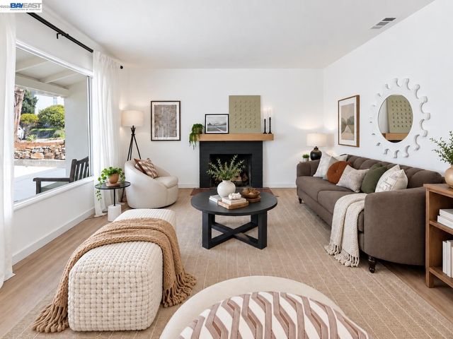 16133 Berkshire Dr, Castro Valley, CA 94578