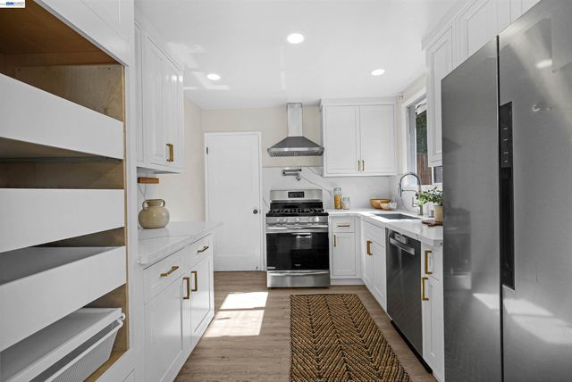 16133 Berkshire Dr, Castro Valley, CA 94578