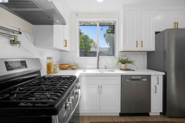 16133 Berkshire Dr, Castro Valley, CA 94578