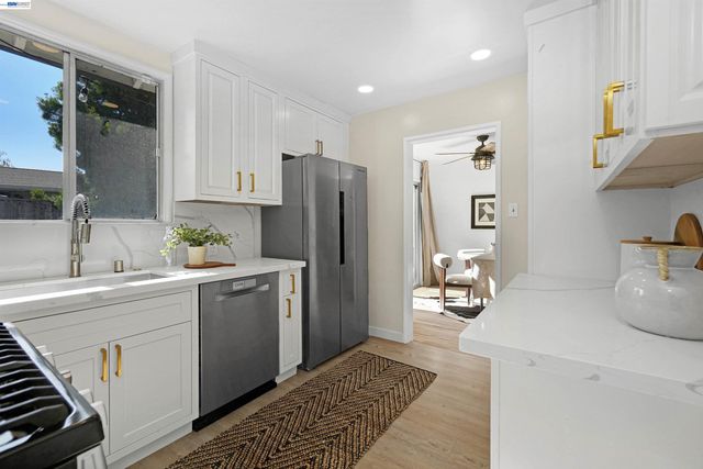 16133 Berkshire Dr, Castro Valley, CA 94578