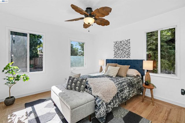 16133 Berkshire Dr, Castro Valley, CA 94578