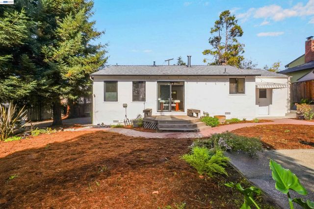 16133 Berkshire Dr, Castro Valley, CA 94578