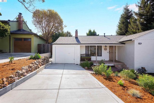 16133 Berkshire Dr, Castro Valley, CA 94578