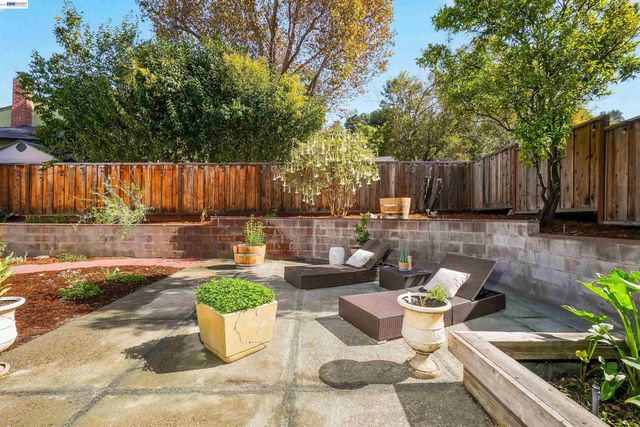 16133 Berkshire Dr, Castro Valley, CA 94578