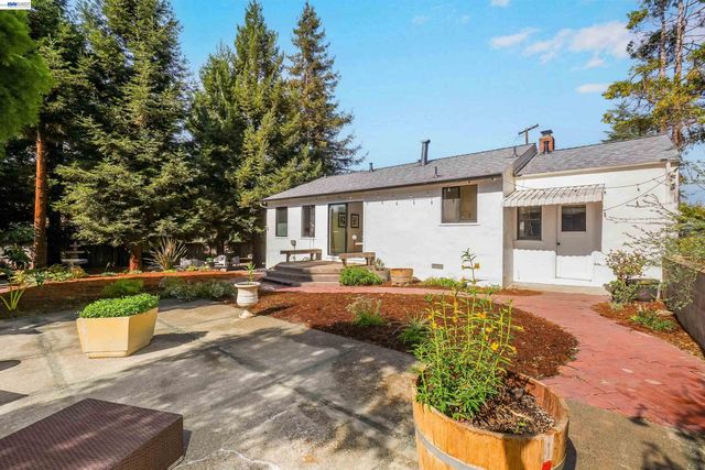 16133 Berkshire Dr, Castro Valley, CA 94578
