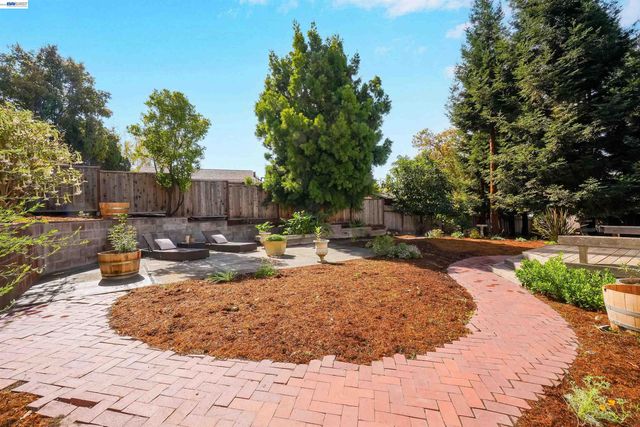 16133 Berkshire Dr, Castro Valley, CA 94578