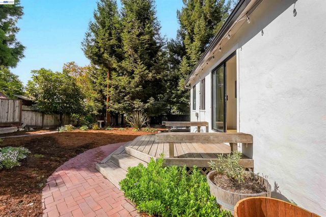 16133 Berkshire Dr, Castro Valley, CA 94578