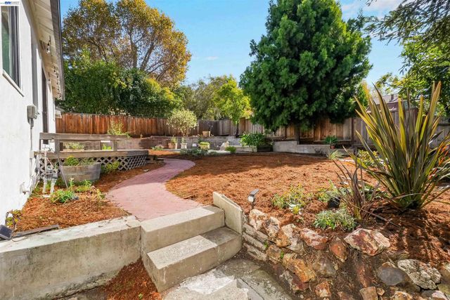 16133 Berkshire Dr, Castro Valley, CA 94578