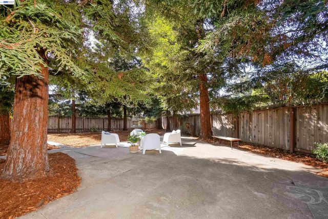 16133 Berkshire Dr, Castro Valley, CA 94578