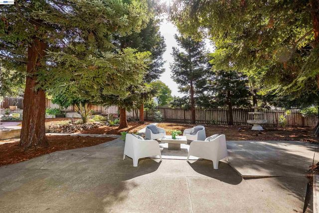16133 Berkshire Dr, Castro Valley, CA 94578