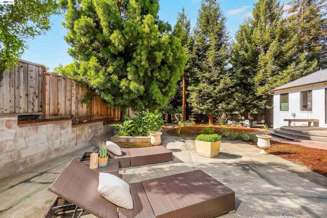 16133 Berkshire Dr, Castro Valley, CA 94578