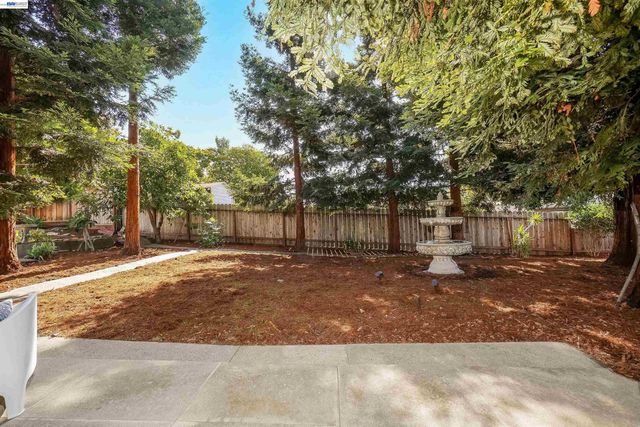 16133 Berkshire Dr, Castro Valley, CA 94578