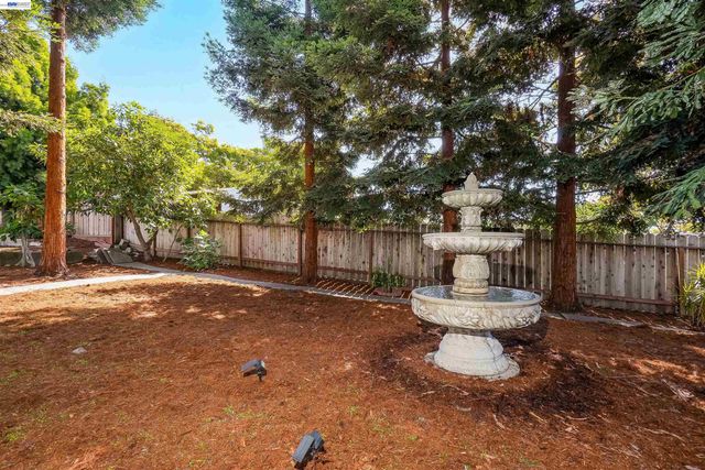 16133 Berkshire Dr, Castro Valley, CA 94578