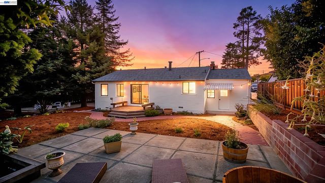 16133 Berkshire Dr, Castro Valley, CA 94578