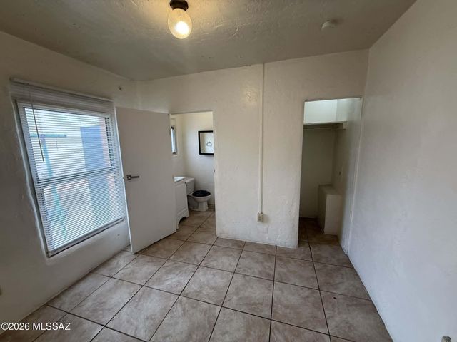 204 E Palmdale Street, Tucson, AZ 85714