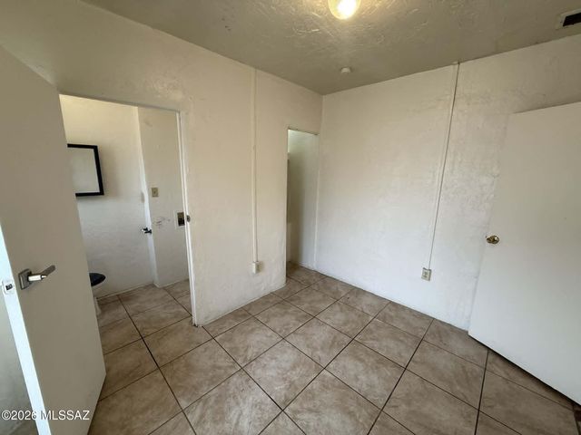 204 E Palmdale Street, Tucson, AZ 85714