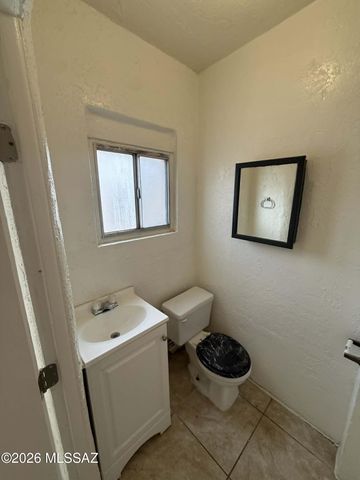 204 E Palmdale Street, Tucson, AZ 85714