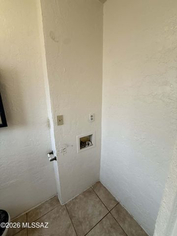 204 E Palmdale Street, Tucson, AZ 85714
