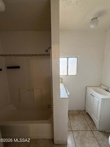 204 E Palmdale Street, Tucson, AZ 85714