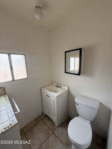 204 E Palmdale Street, Tucson, AZ 85714