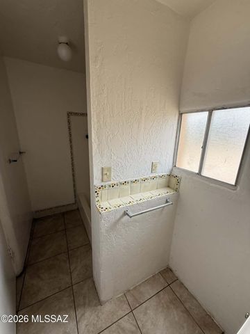 204 E Palmdale Street, Tucson, AZ 85714